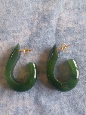 14k Solid Gold Vintage Nephrite Jade Hook Earrings